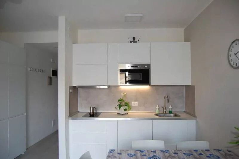 Bright, renovated apartment with two rooms and parking space - 300m from the sea
