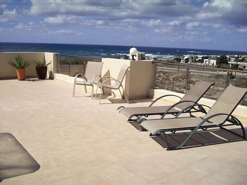 FABULOUS 2 BEDROOM PENTHOUSE APARTMENT, VIEWS, TOMB OF KINGS, WIFI BEACH NEAR!
