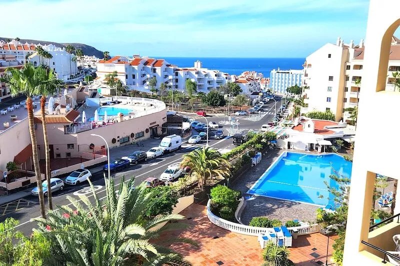 Castle Harbour duplex with pool and sea views (C115)