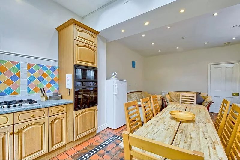 Huge family friendly apartment in London
