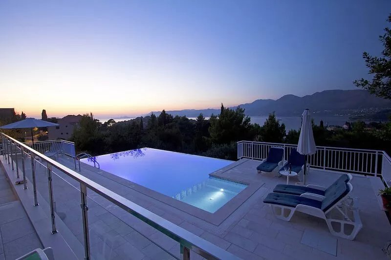 Villa with swimming pool and sea view of Cavtat bay and Dubrovnik