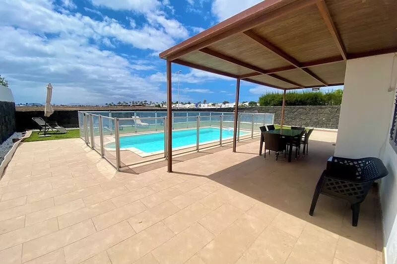 VILLA WITH PRIVATE POOL - GARDEN - TERRACE - PARKING - WIFI - AIR CONDITIONING