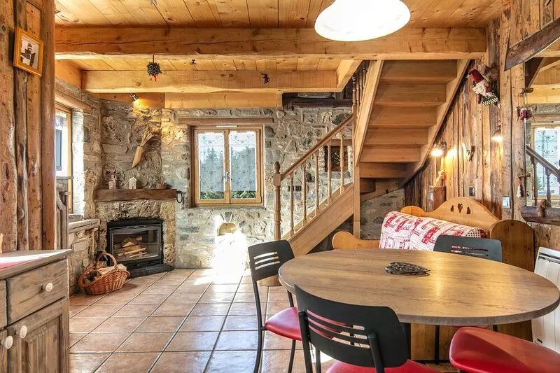Chamrousse chalet 3 * independent typical wood and stone fireplace
