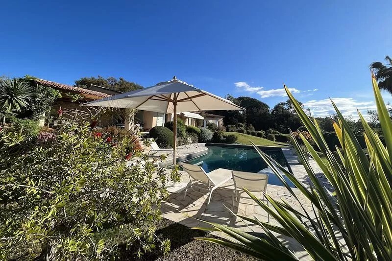 Provencal villa, pool, sea views quiet, old village of Biot