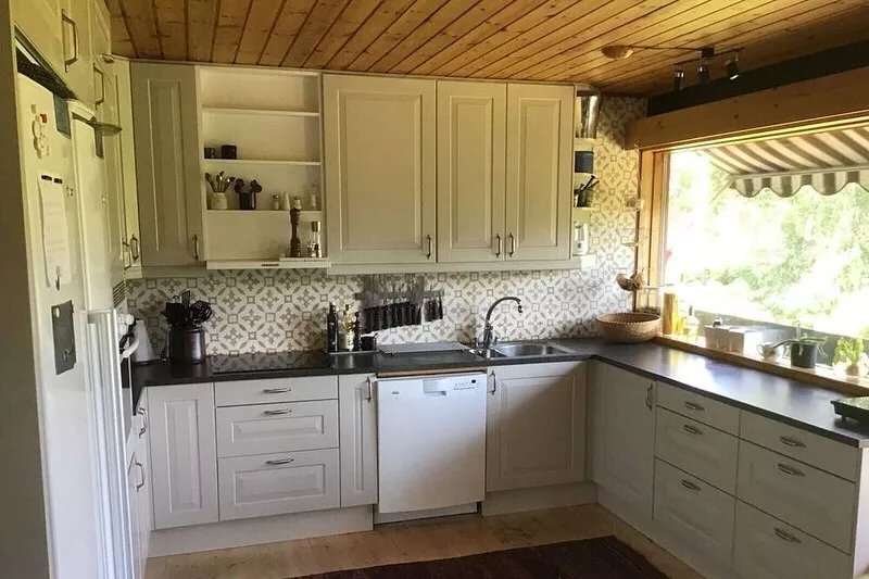 West coast vacation in a comfortable holiday home with pool
