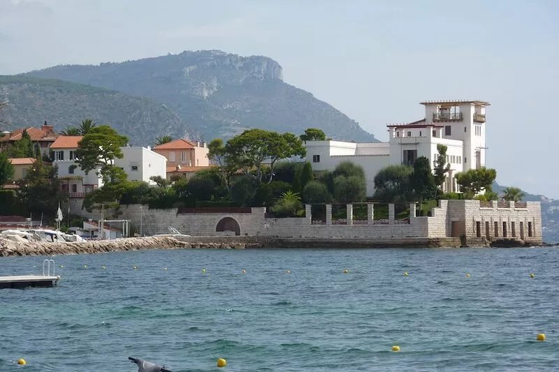 Tranquil, elegant living in Beaulieu sur Mer with car space and air conditioning