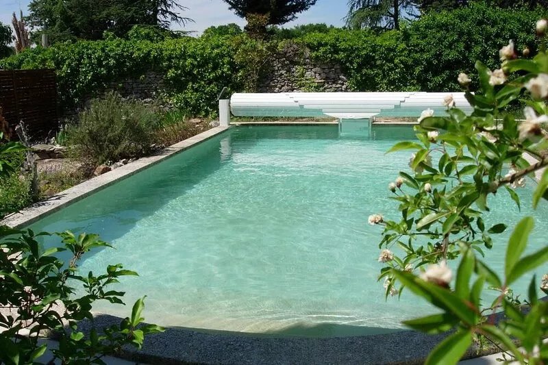 Pretty quiet villa with beautiful pool and garden in Uzès