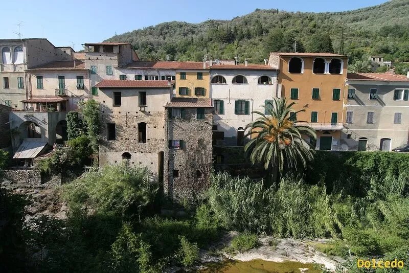 Centrally located, yet secluded house on the outskirts of Dolcedo