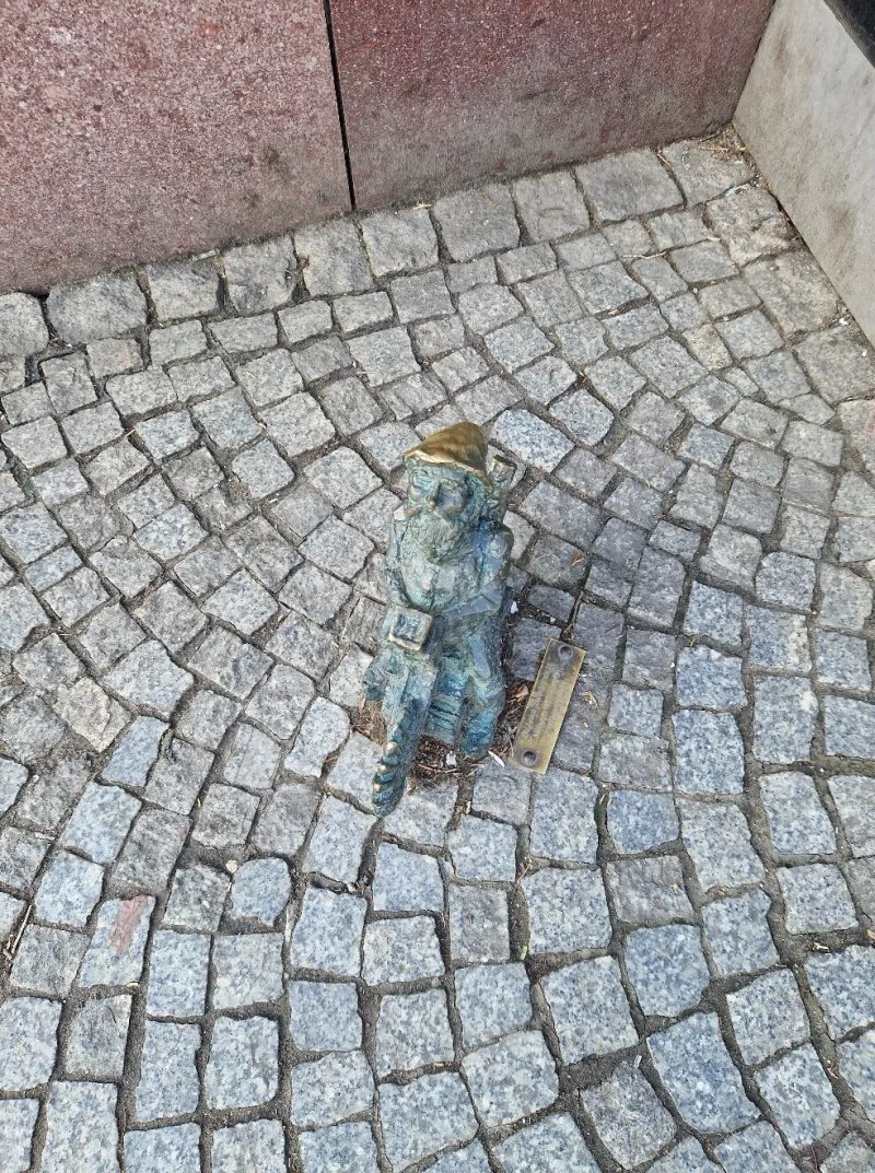 Beanka Statue ( Wroclaw Dwarf Statue )
