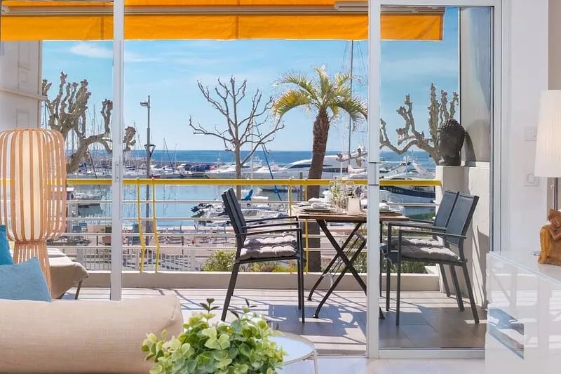 Want to GET AWAY from it all by the sea in GOLFE JUAN?