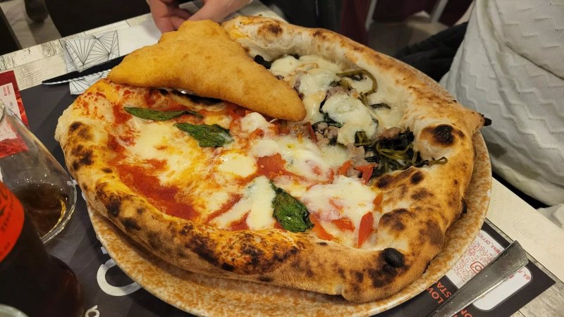 A Pizz è femmna Pizzeria