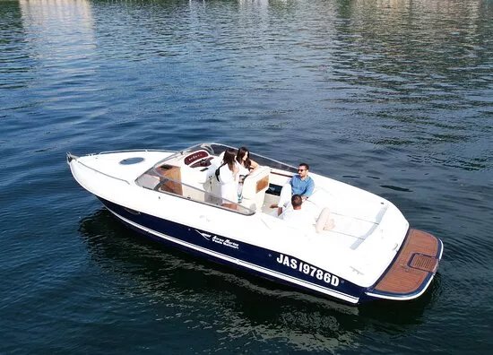 Jasi - Como Lake Boat Tour