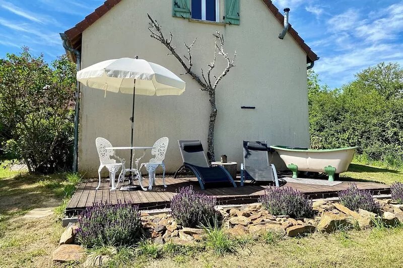Detached House With Outdoor Bath hot tub in Private Garden