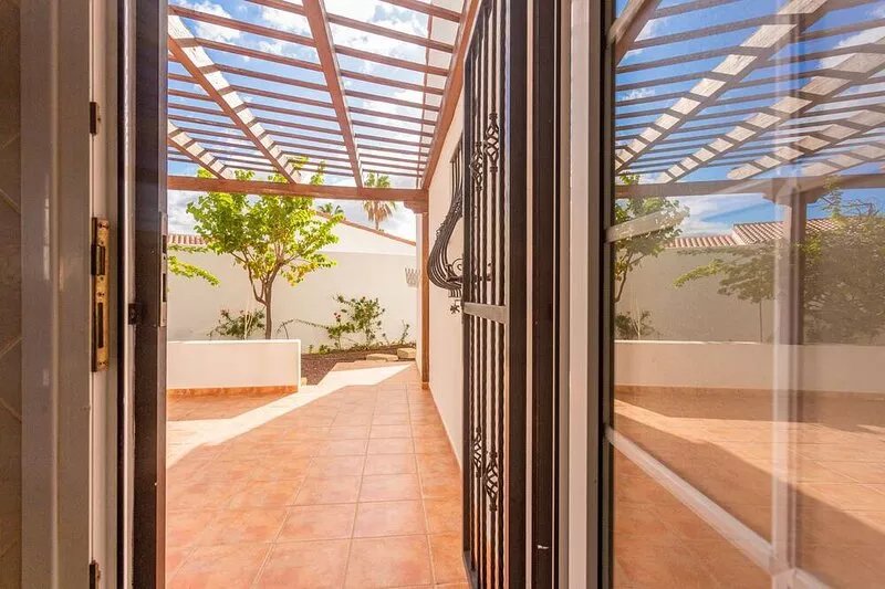 Stunning 4 bed villa with private heated pool and sea views, Golf Del Sur