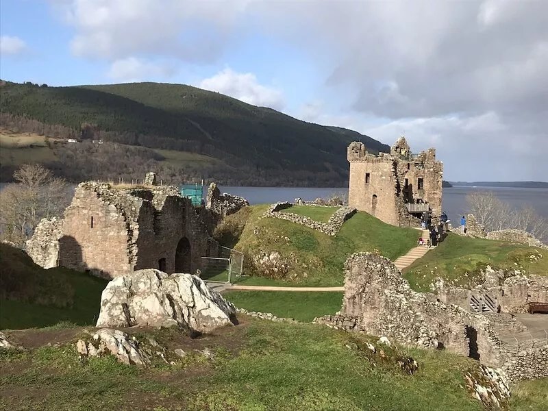 Exclusive hillside retreat with stunning view and hot tub, ideal for Loch Ness