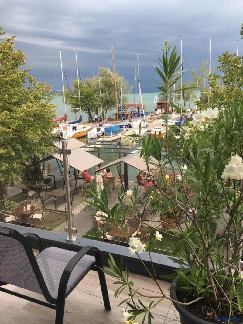 Calypso Lakeside Rooms & Lux Apartments