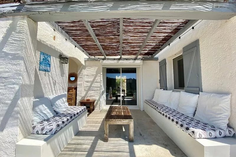 Charming 8 room villa with private pool overlooking hills