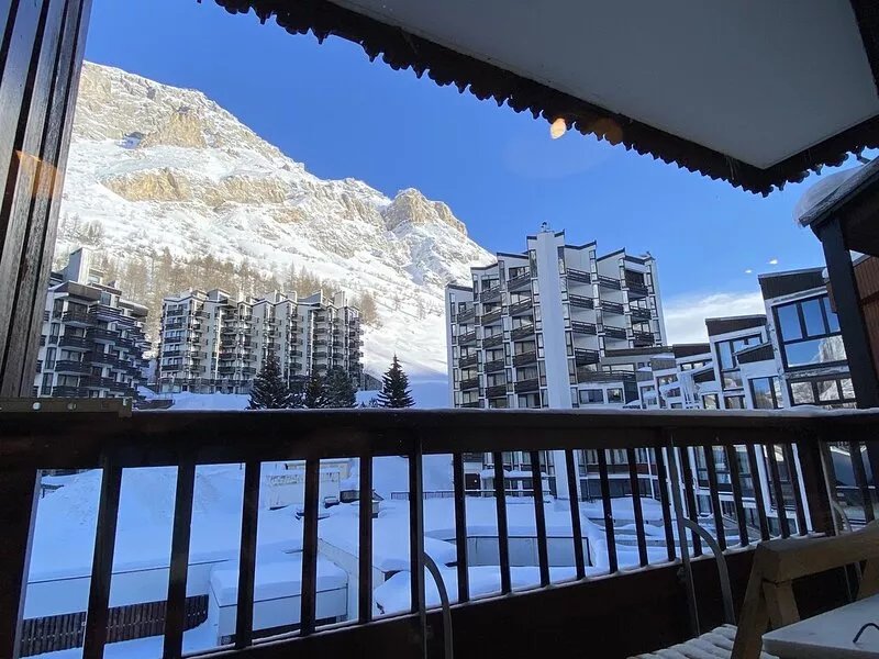 2 bedroom apartment renovated center, covered parking, cleaning included