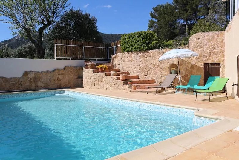 Detached villa, dominant, 4 bedrooms, 3 stars