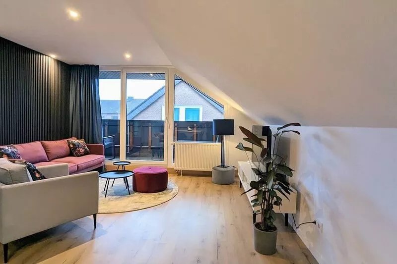 Modern apartment for 5 people with south-facing balcony