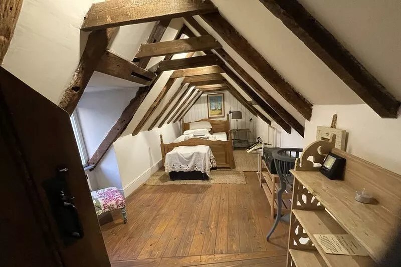 Historic cosy cottage, opposite Petworth house! Midweek discounts