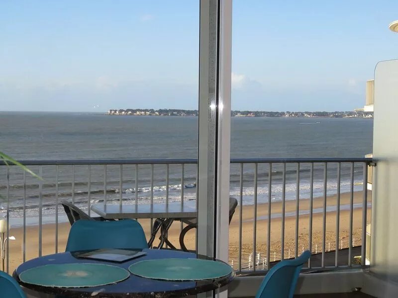 LA BAULE sea facing studio with parking and bikes