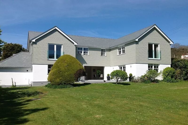 Contemporary 5 Bedroom House, Metres from Daymer Bay Beach