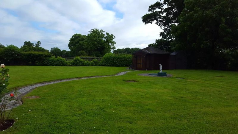 Lotus Lodge Holistic Centre Bed and Breakfast