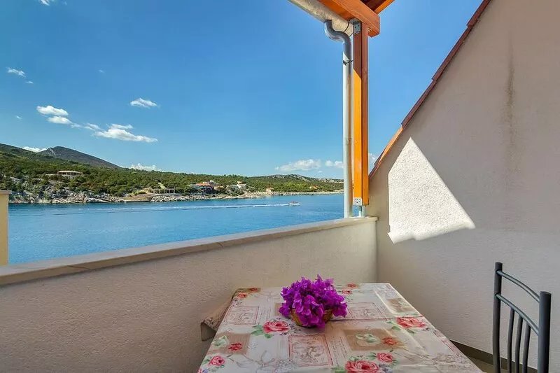 One bedroom apartment near beach Cove Pokrivenik, Hvar (A-5231-b)