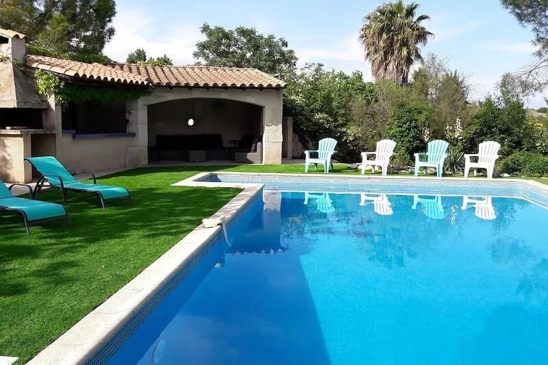 Well equipped spacious villa with private pool between sea/mountains