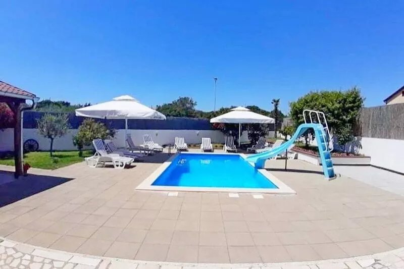 spacious house in Rovinj with Pool for 12 people
