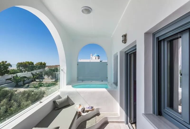Two Bedroom Luxury Villa With outdoor Hot Tub and Caldera View