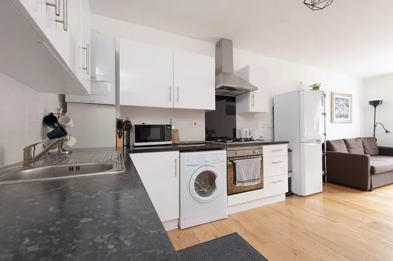 Modern Apartment "Woodleigh" Sleeps 4