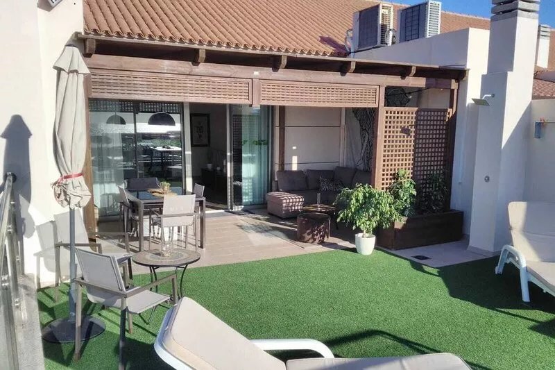 Spacious apartment with large terrace and sea views