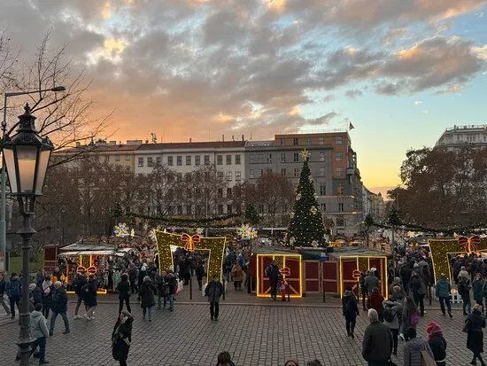 Namesti Miru Christmas Market
