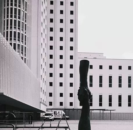 Escultura <Acordo xusto> (Acuerdo justo)