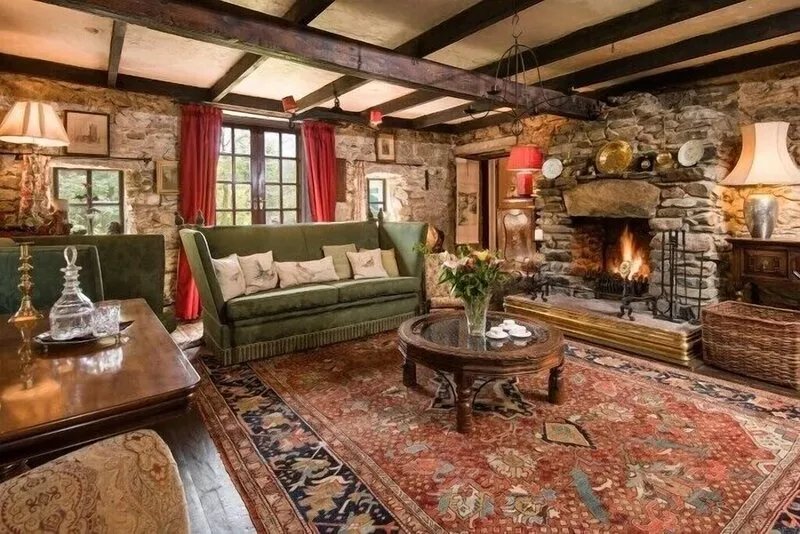 STRONE HOUSE, pet friendly, with hot tub in Helensburgh