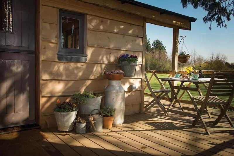 Romantic glamping cabin near beautiful Rye
