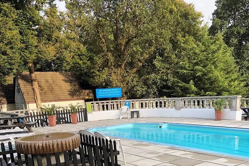 modern accommodation with leisure facilities, weekly and monthly discount