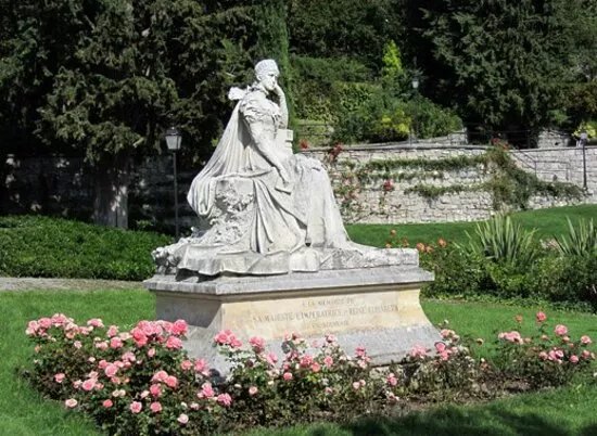 Marble statue of Empress Elisabeth