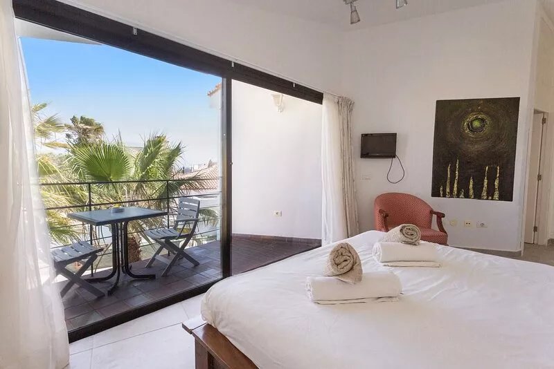 Lovely 4 Bed Villa to rent in Amarilla Golf with heated pool and sea views