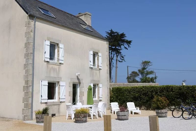 Beautiful 6 person cottage, located in Roscoff, near the thalasso