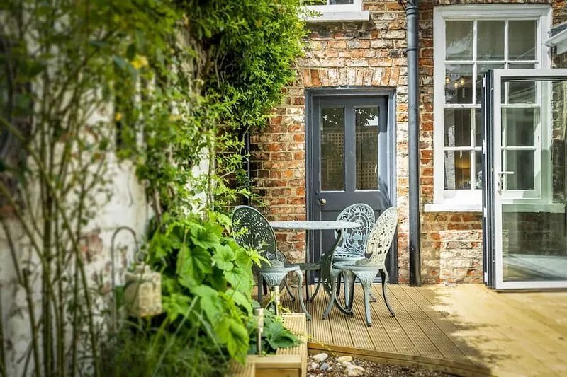 9 St John's Street -  a family break that sleeps 6 guests  in 3 bedrooms
