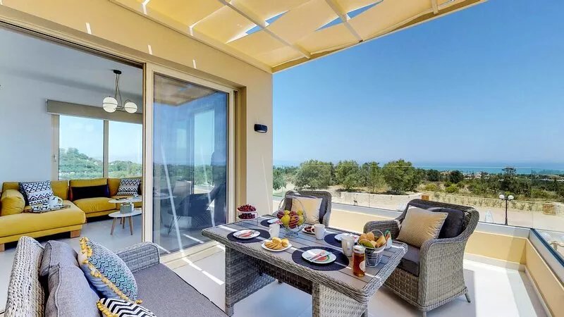 LIBERTY &  FREEDOM villa, helipad and pools!Perfect for large groups up to 16 !
