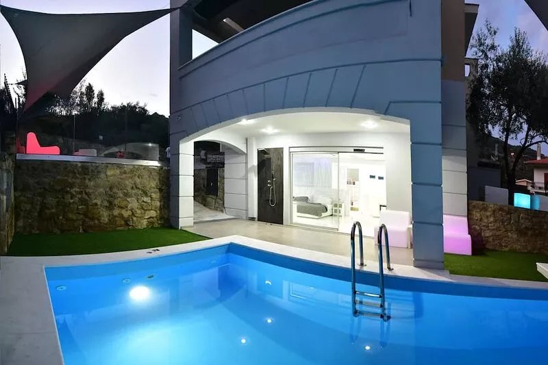 Alpha Delta Pool Suite