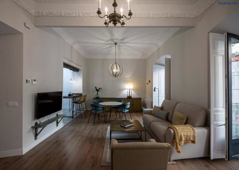 Apartamentos Petronila 1881