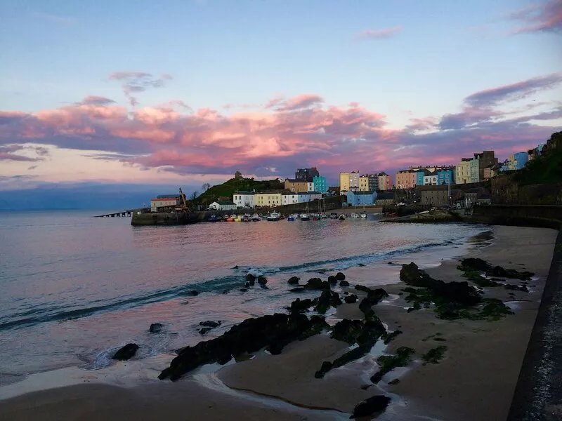 Fully modernised Tenby harbourside apartment. Perfect for beach and town alike