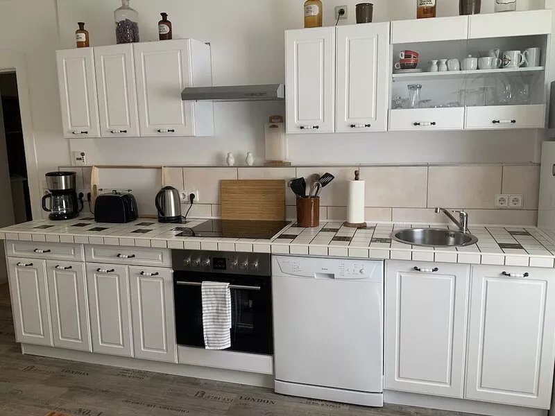 Beautiful old building apartment in a top location 10 minutes to town in the
