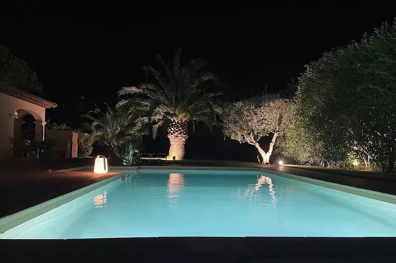 Well-kept and family-friendly villa with private pool near the beach