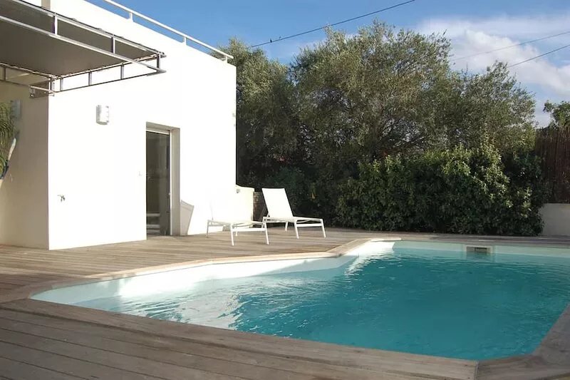 Homerez - Villa with Pool & Garden in Monticello